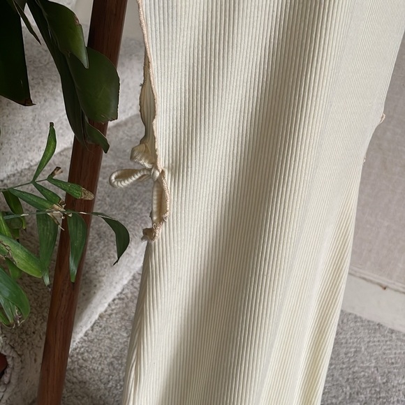 PrettyLittleThing Ribbed Pale Yellow Maxi Dress - Picture 4 of 12